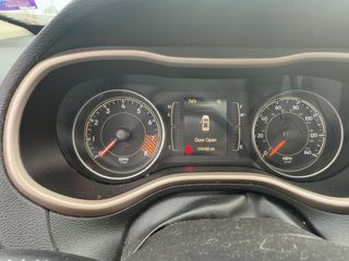2017 Jeep Cherokee Latitude - Interior Instrument Cluster / Odometer Image